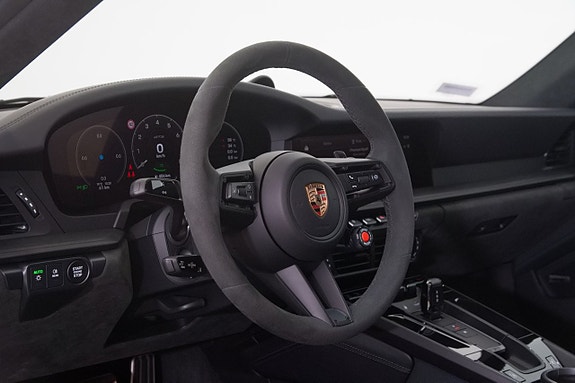 Porsche 911 Carrera 4 GTS 14 of 29