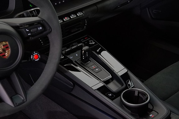 Porsche 911 Carrera 4 GTS 19 of 29