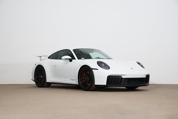 Porsche 911 Carrera 4 GTS 5 of 5