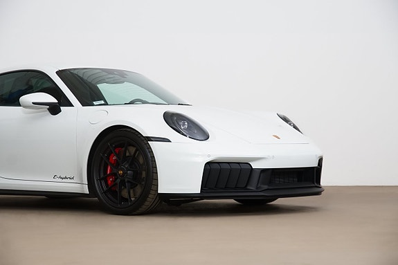 Porsche 911 Carrera 4 GTS 6 of 29