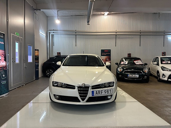 Alfa Romeo 159 3 of 11