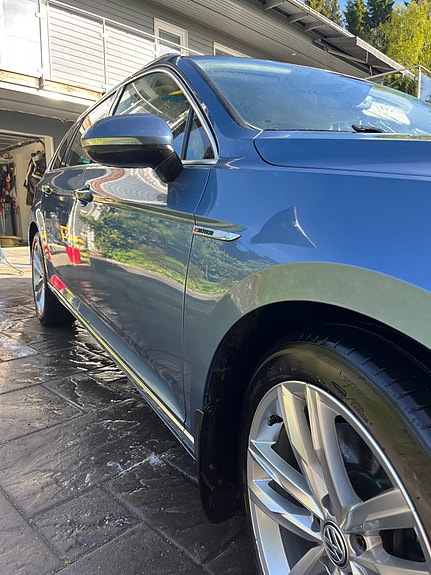 Volkswagen Passat 2 of 5