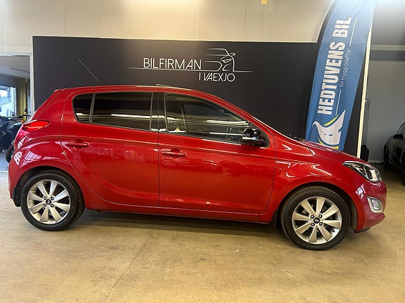 Hyundai i20 2 of 5