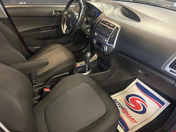 Hyundai i20 8 of 27