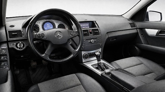 Mercedes-Benz C180 10 of 13