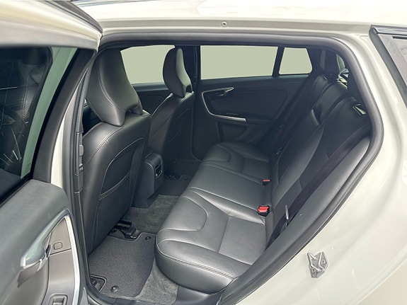Volvo V60 Cross Country 12 of 15