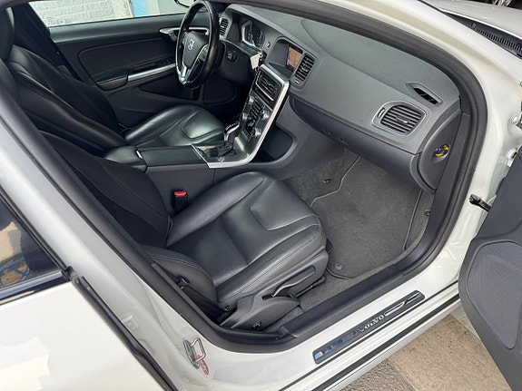 Volvo V60 Cross Country 14 of 15