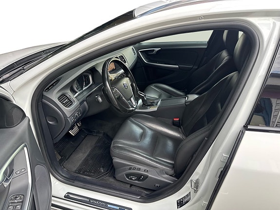 Volvo V60 Cross Country 11 of 15