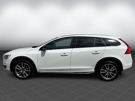 Volvo V60 Cross Country 4 of 5