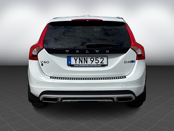 Volvo V60 Cross Country 8 of 15