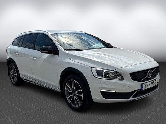 Volvo V60 Cross Country 3 of 5