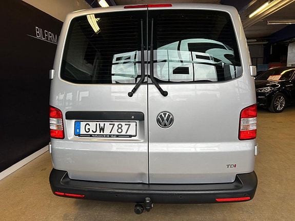 Volkswagen Caravelle 5 of 5