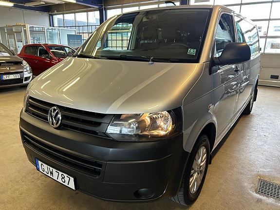 Volkswagen Caravelle 4 of 5