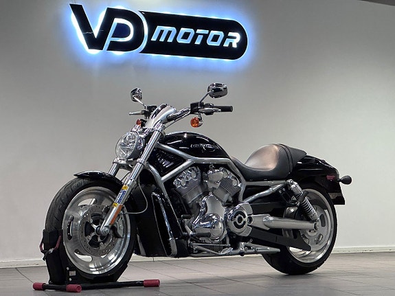 Harley-Davidson VRSCAW V-Rod Facelift *ENDAST 245 MIL* NYSERVAD!