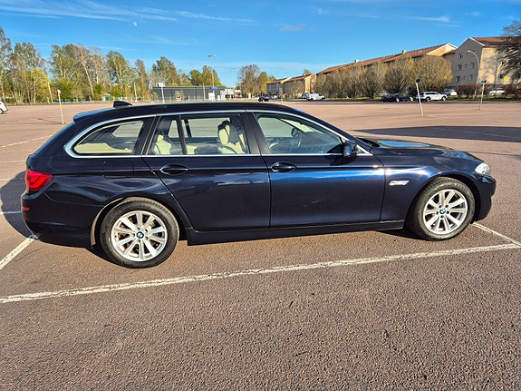 BMW 520d 3 of 5