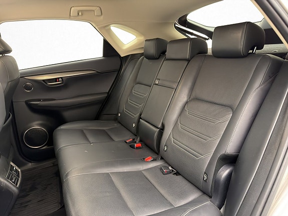 Lexus NX300h 14 of 30
