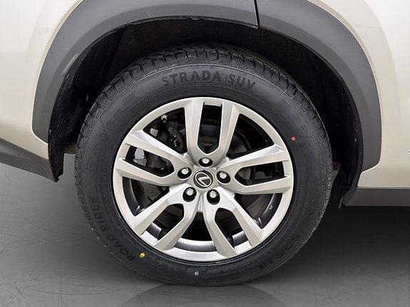 Lexus NX300h 30 of 30