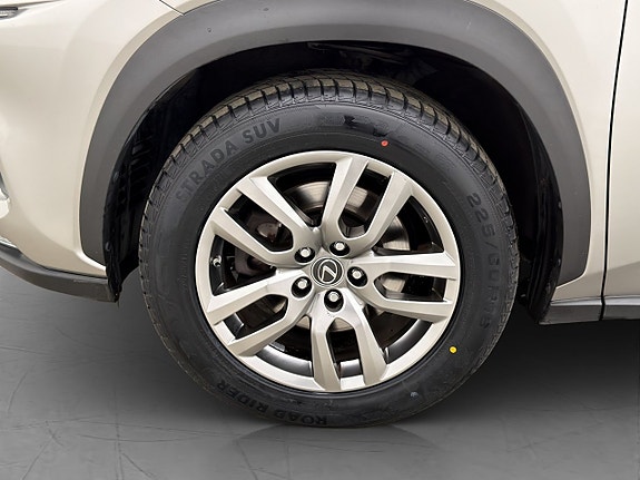 Lexus NX300h 28 of 30