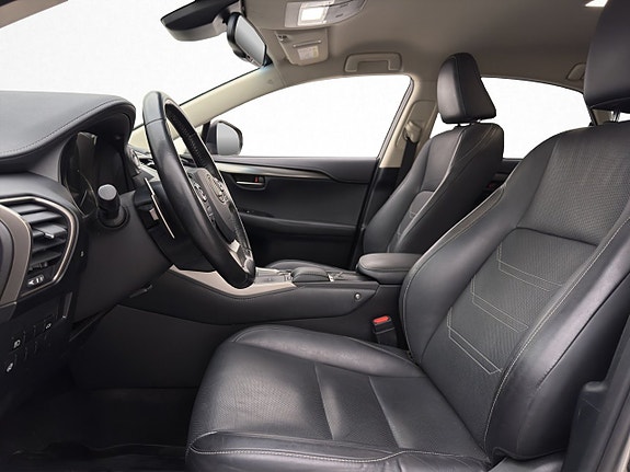 Lexus NX300h 11 of 30