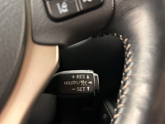 Lexus NX300h 24 of 30