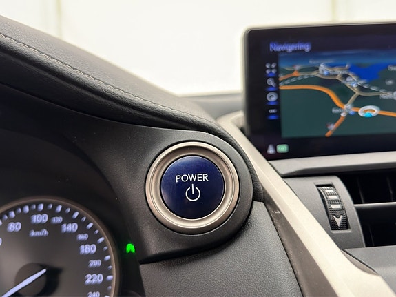 Lexus NX300h 22 of 30