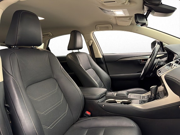 Lexus NX300h 9 of 30