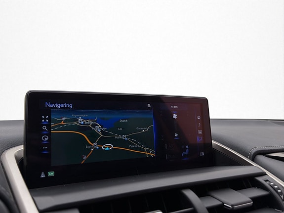 Lexus NX300h 13 of 30