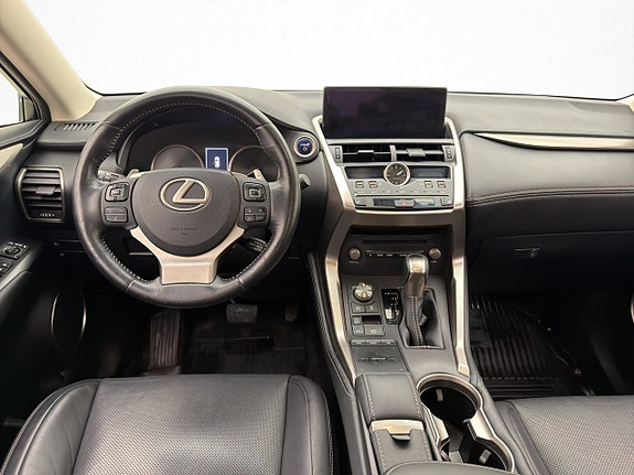Lexus NX300h 15 of 30