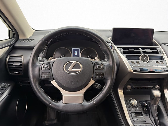 Lexus NX300h 10 of 30