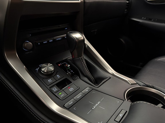 Lexus NX300h 21 of 30