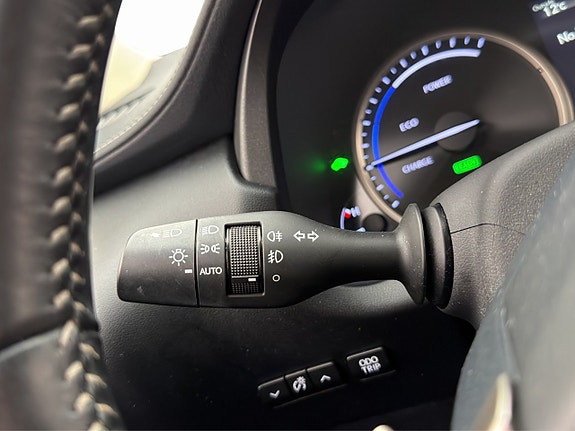 Lexus NX300h 25 of 30