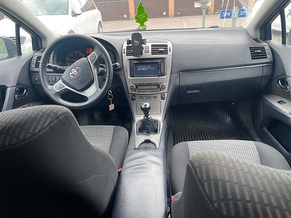 Toyota Avensis 5 of 5