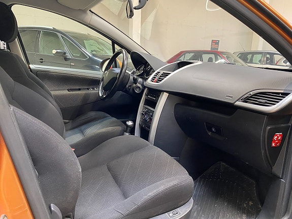 Peugeot 207 8 of 11