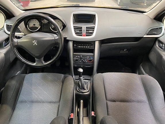 Peugeot 207 9 of 11