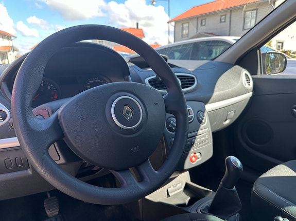 Renault Clio 3 of 5