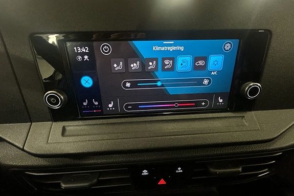 Volkswagen Caddy Maxi 12 of 26