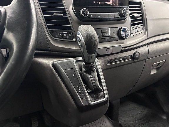 Ford Transit Custom 16 of 22