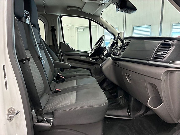 Ford Transit Custom 18 of 22