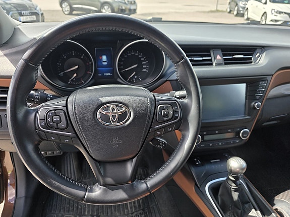 Toyota Avensis 8 of 14