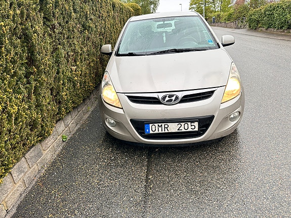 Hyundai i20 2 of 5
