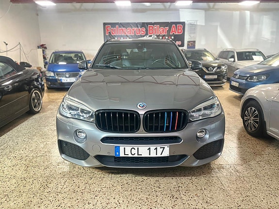 BMW X5 2 of 5
