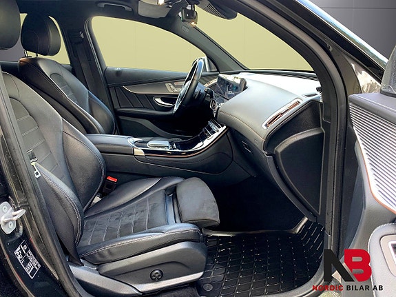 Mercedes-Benz EQC400 14 of 25