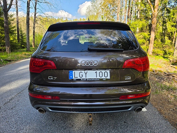 Audi Q7 4 of 5