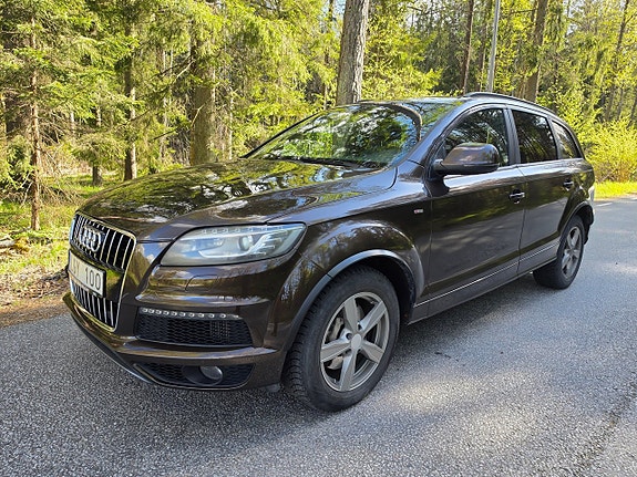 Audi Q7 2 of 5