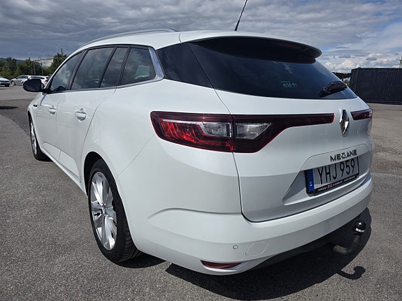 Renault Megane IV 2 of 5