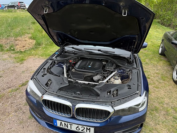BMW 520d 3 of 4