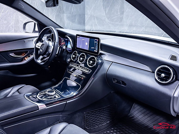 Mercedes-Benz C300 14 of 30