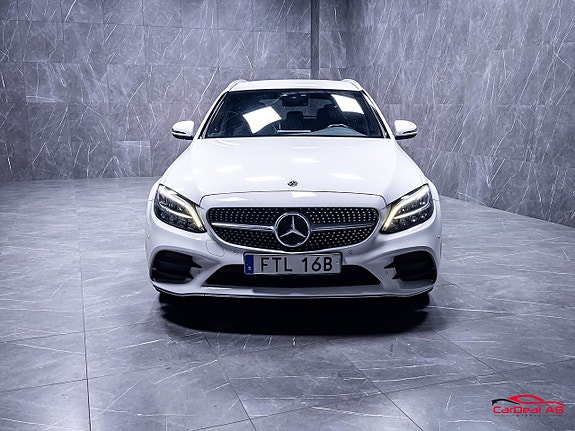 Mercedes-Benz C300 2 of 5
