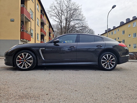 Porsche Panamera Turbo 3 of 5