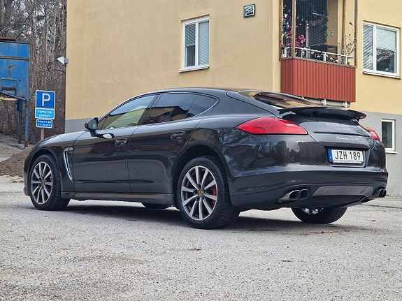 Porsche Panamera Turbo 4 of 5
